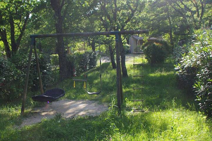 Location de vacances pour 5 personnes, avec piscine et jardin à Valaurie - 4