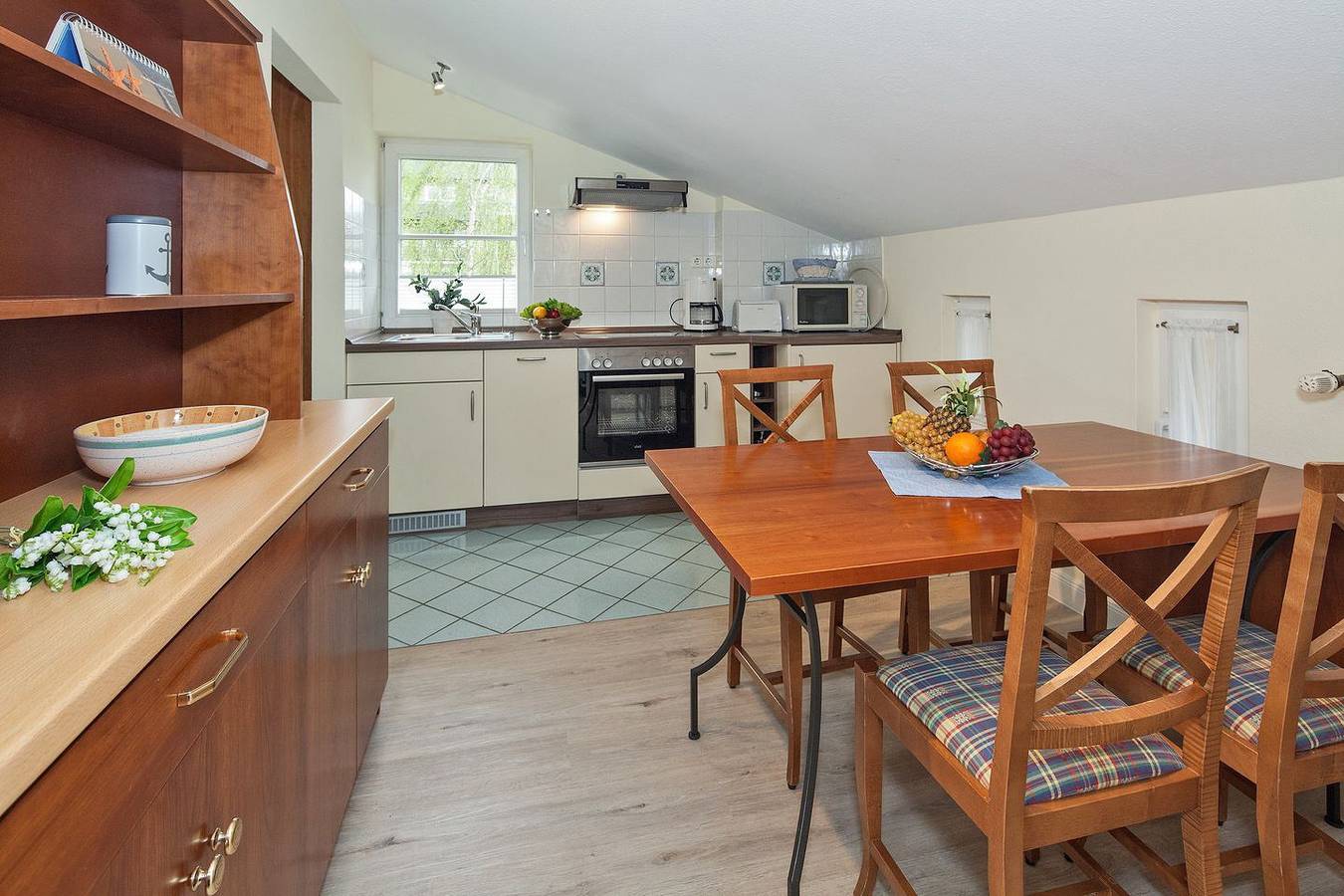 Apartamento entero, Dachgeschosswohnung mit Wintergarten direkt am feinsandigen Ostseestrand gelegen in Seebad Heringsdorf, Heringsdorf