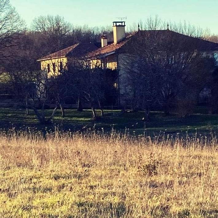 Villa pour 14 personnes, avec vue ainsi que piscine et terrasse, animaux acceptés