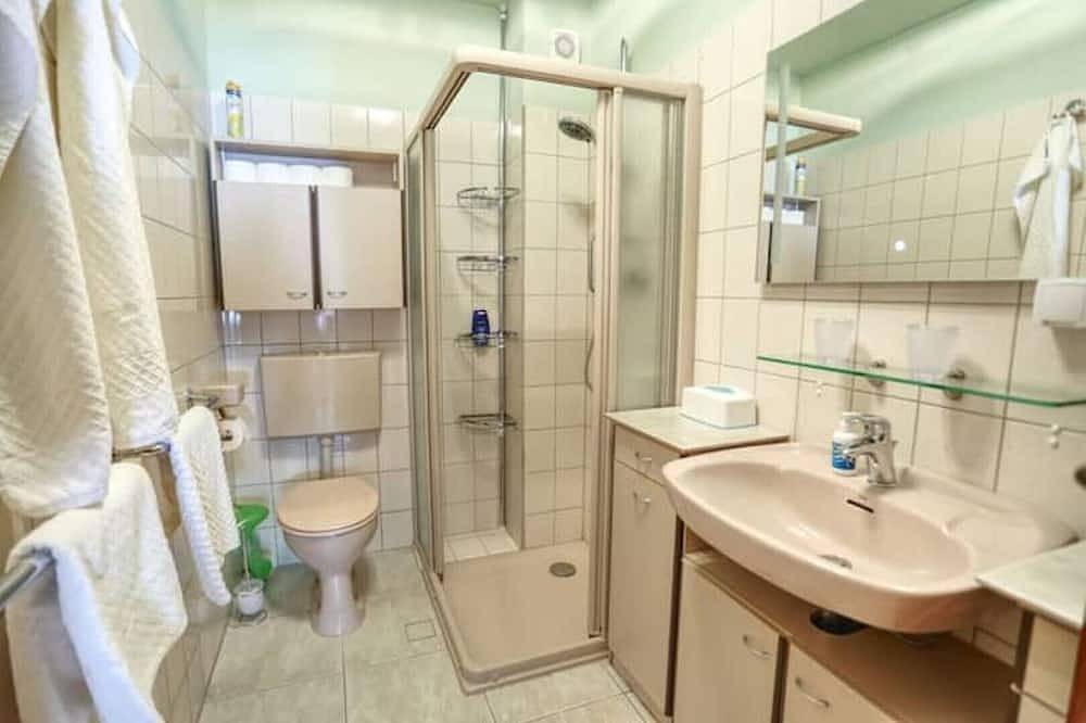 Ganze Wohnung, Gemütliche Ferienwohnung Elena 80m2, Terrasse, Garten, Parkplatz in Ilmenau, Thüringer Kernland