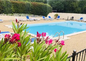 Gîte pour 4 personnes, avec piscine ainsi que vue et terrasse, animaux acceptés à Montclar-sur-Gervanne