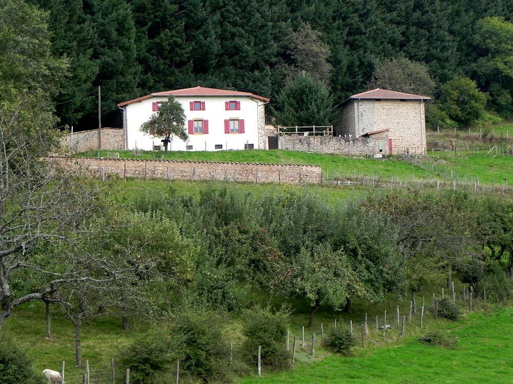 Ferme des Entremains Mardore - Le Rouet in Thizy-les-Bourgs, Région de Villefranche-sur-Saône