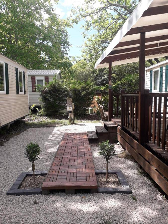 Camping pour 6 personnes, avec Jacuzzi et Terrasse ainsi que Jardin et Bassin pour enfant à Aureilhan