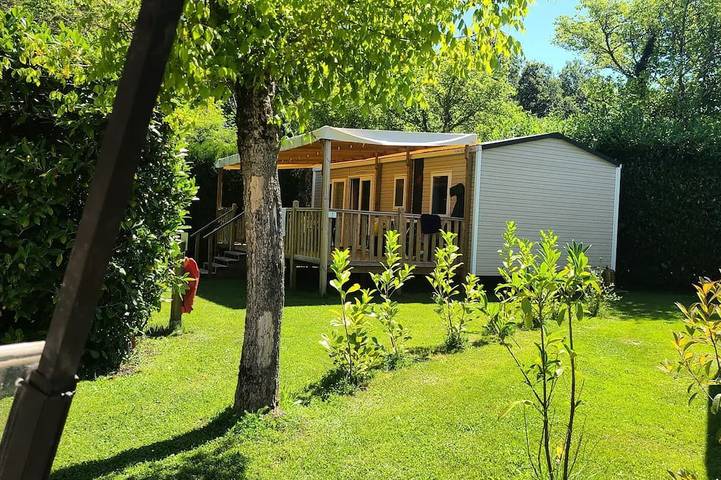 Mobil home pour 6 personnes à La Douze