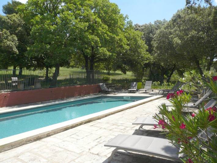 Gîte pour 2 personnes, avec piscine et terrasse ainsi que jardin et vue à Eyragues - 3