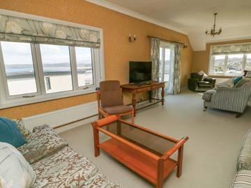 Cottage for 13 People in Benllech, Isle of Anglesey, Photo 2