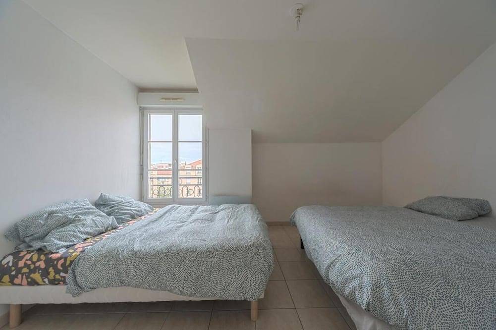 Entire apartment, Appartement - Le Mendes - 10 Min. Disney in Bussy-Saint-Georges, Seine-et-Marne