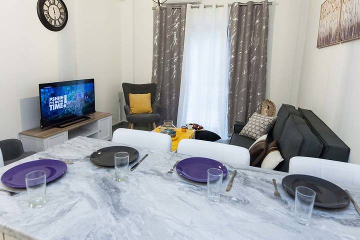 Appartement entier, Appartement de vacances pour 4 personnes avec jardin in Section centrale d'Athènes, Athènes