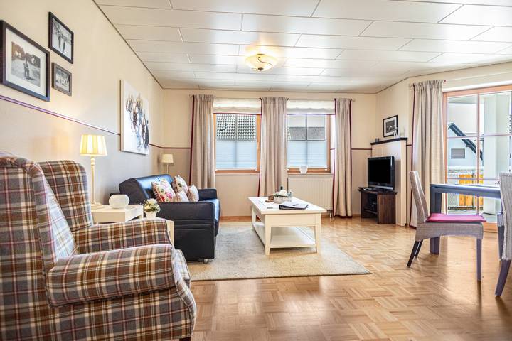 Ganze Wohnung, Gemütliche Ferienwohnung 3 am "Trostelhof" mit Balkon in Neufrach, Salem