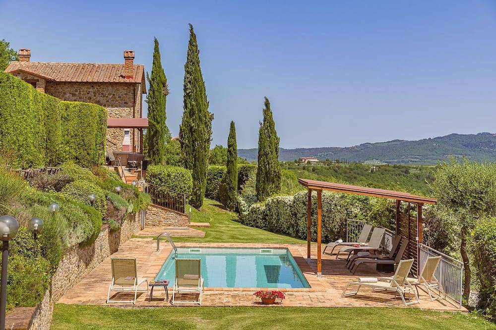 Private Luxury Villa With Heated Swimming Pool And  Jacuzzi in Città della Pieve, Perugia Province