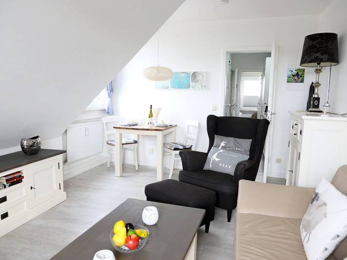 Ganze Wohnung, Dachgeschosswohnung in Wenningstedt – Meerblick und Süd-/West-Balkon in Westerland, Sylt (Gemeinde)