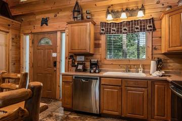 Chalet for 6 Guests in Table Rock Lake, Taney County, Picture 3
