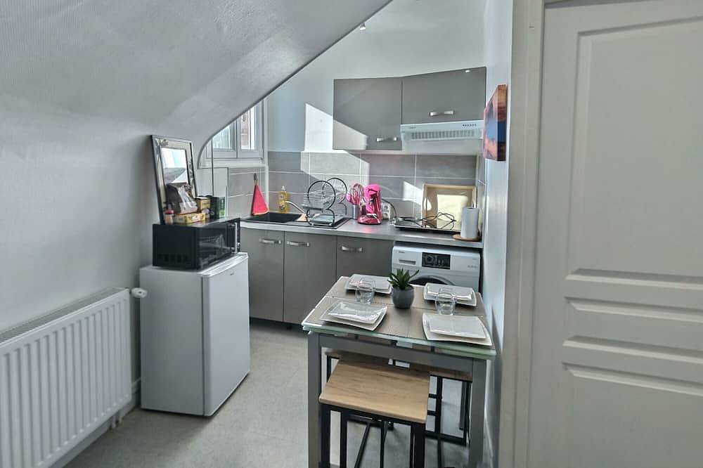 Ganze Wohnung, Studio facing train station - wifi in Évreux, Évreux und Umgebung
