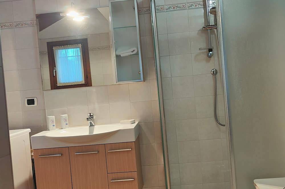 Entire apartment, Urban 34 (3 minuts walking to the station with free parking) in Treviso, Treviso Province