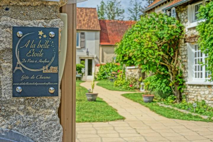 Gîte pour 8 personnes, avec terrasse et jardin à Cravent