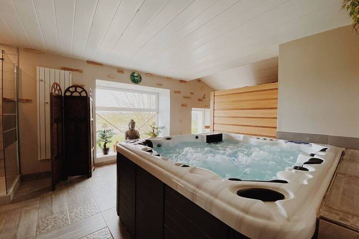 Location de vacances pour 6 personnes, avec jacuzzi ainsi que jardin et sauna à Prissé-la-Charrière