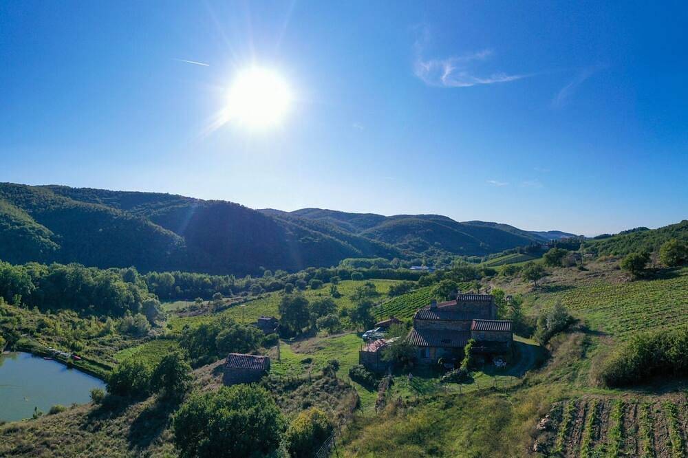 Appartement in boerderij in 1500 in Toscane in Chianti met prive meer in Radda in Chianti, Chianti