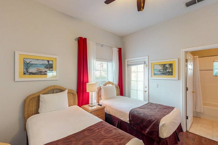 Vacation apartment for 6 people, with balcony and sauna as well as pool and hot tub in Central Florida
