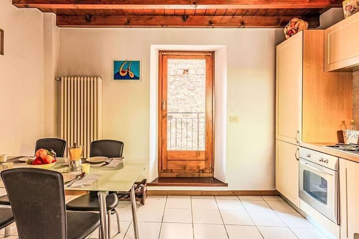 Ferienhaus für 4 Personen, mit Balkon in Carlazzo