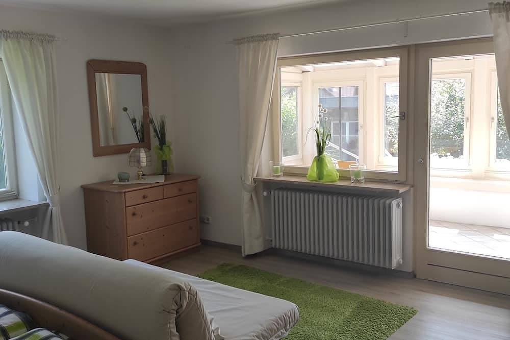Ganze Wohnung, Große Erdgeschoß Ferienwohnung mit Wintergarten in Marktoberdorf, Bayerisch Schwaben