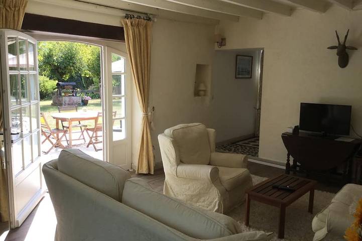 Gîte pour 9 personnes, avec jardin dans Bellevigne - 4