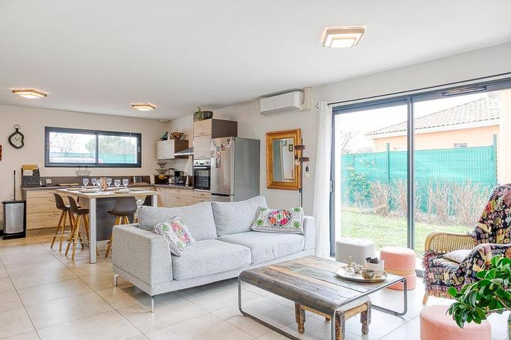 Location de vacances pour 10 personnes, avec jardin et jacuzzi, animaux acceptés à Saint-Didier-de-Formans