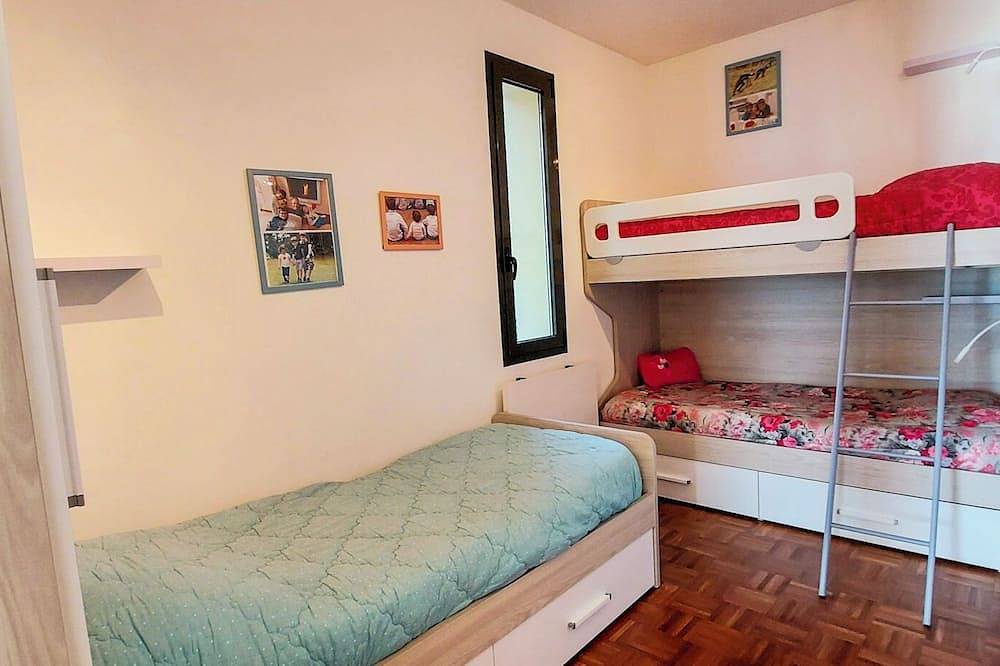 Ganze Wohnung, 3-Zimmer-Wohnung in einer Residenz mit ca. 8 ha. großem Park und Pool in Susello, Ghiffa