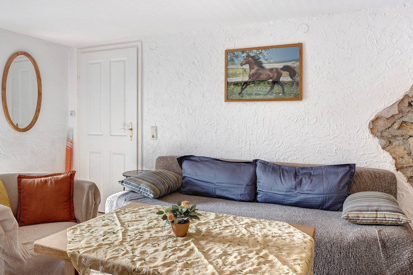 Ganze Wohnung, Ferienwohnung 1" mit privater Terrasse, Gemeinschaftsgarten und Wlan in Hüfingen, Südschwarzwald