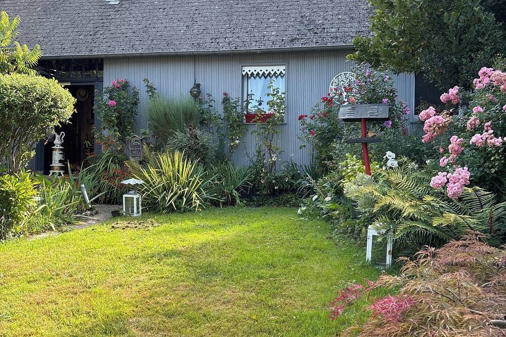 In the center of livarot 35m2 independent room with garden in Livarot, Lisieux und Umgebung