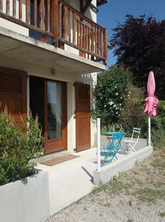 Gîte pour 3 personnes, avec terrasse ainsi que jardin et piscine, animaux acceptés à Coubisou