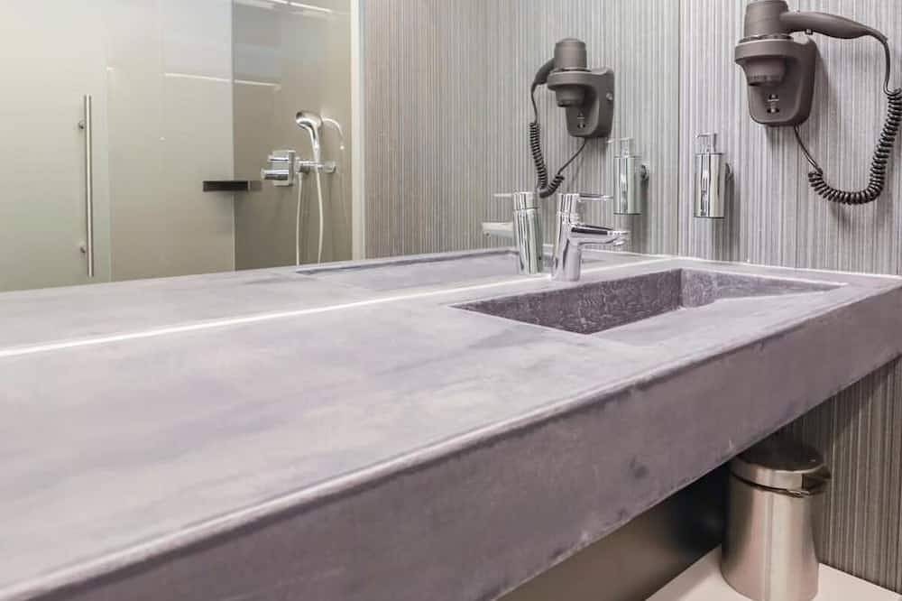 Relax in Style at our Modern Room Close to Autotron and Speeltuin Elckerlyc in Oss, Nordbrabant