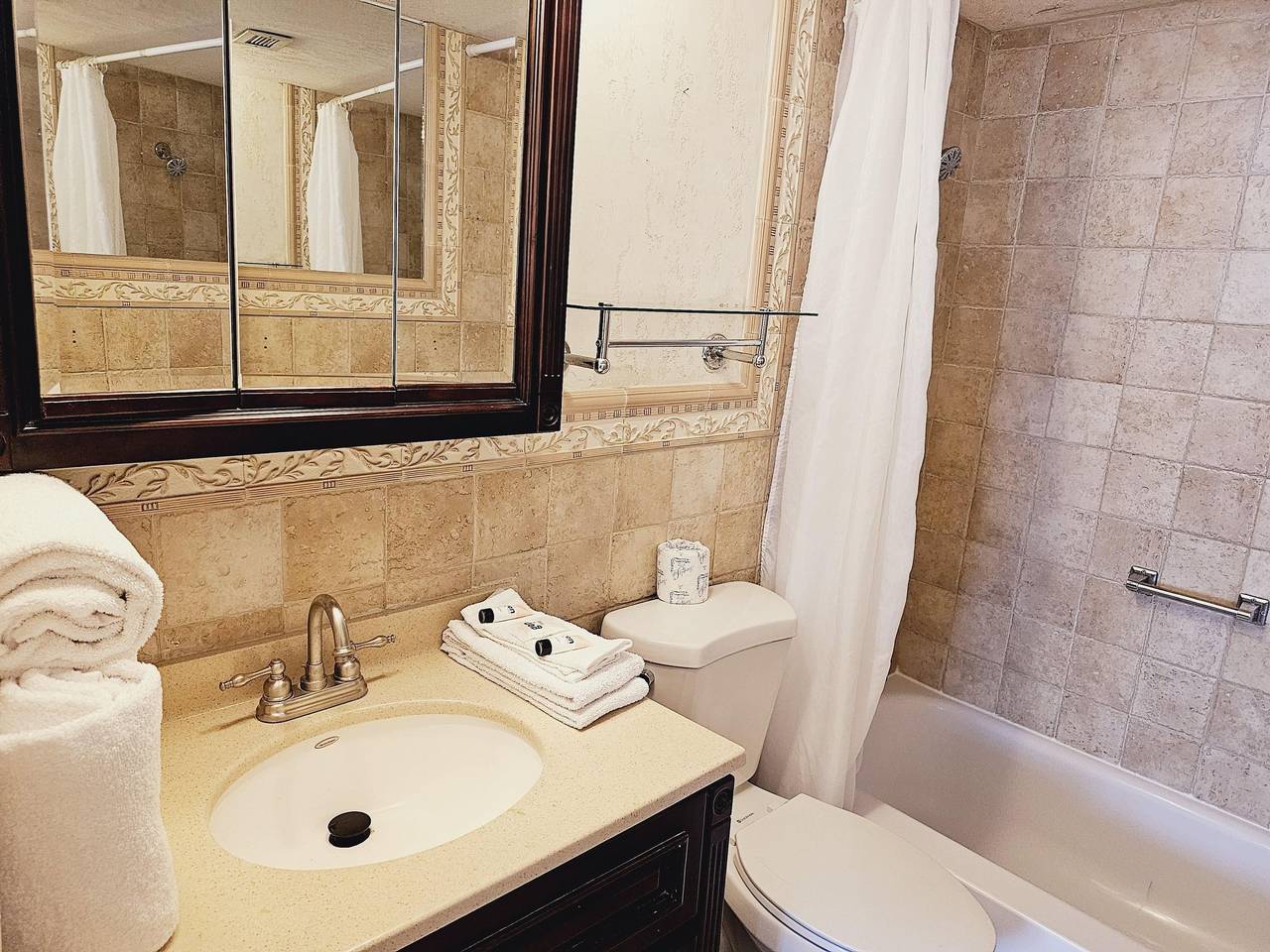 Apartamento vacacional entero, Suite mit teilweisem Meerblick im Ocean Manor Re in Fort Lauderdale, Broward County
