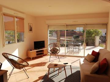 Gîte pour 4 personnes, avec terrasse et vue à Comigne