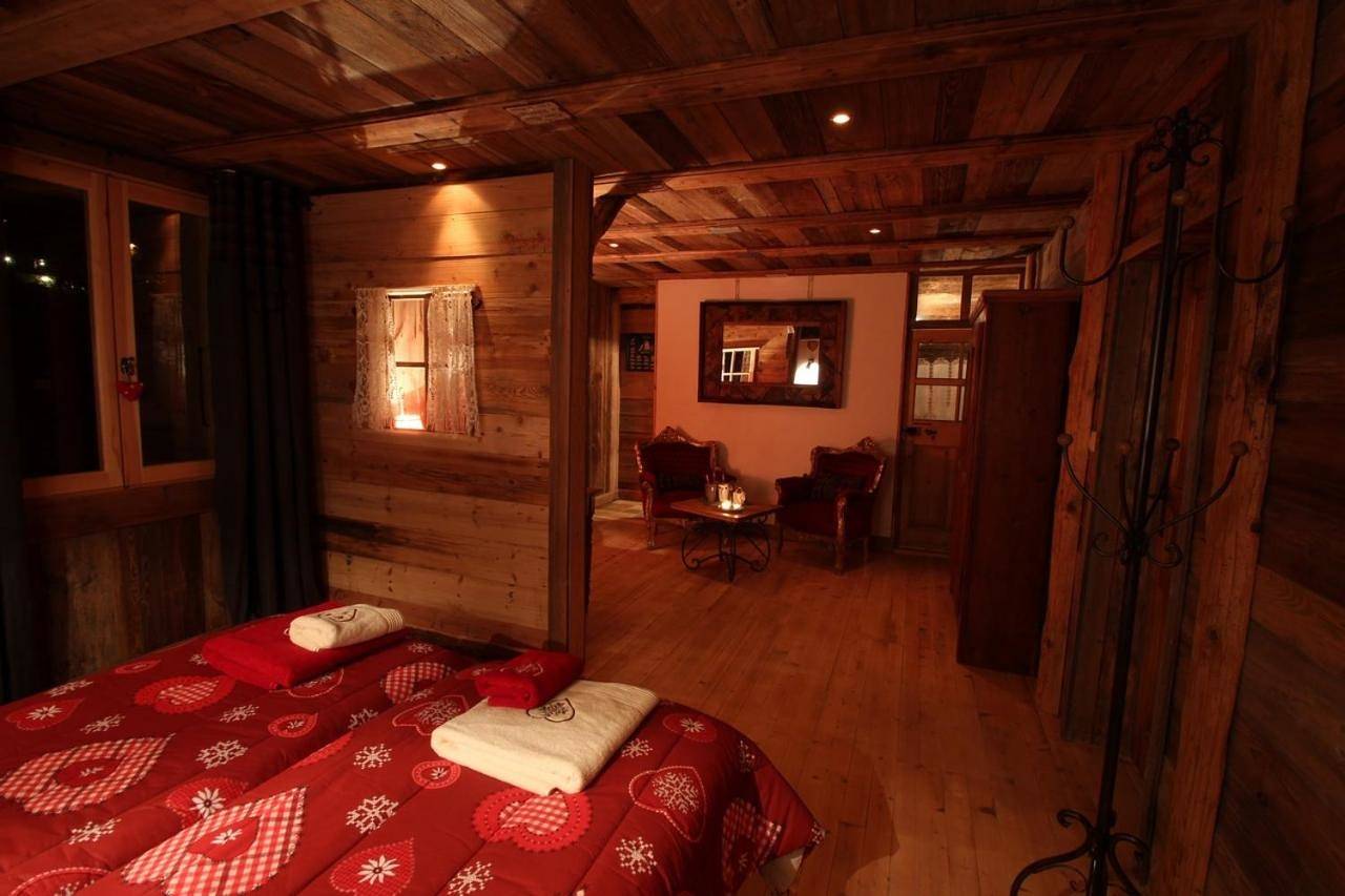 Double or Twin Room with Mountain View (without Terrace) in Samoëns, Région de Bonneville