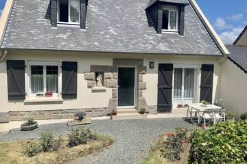 Gîte pour 6 personnes, avec jardin, animaux acceptés à Guerlesquin