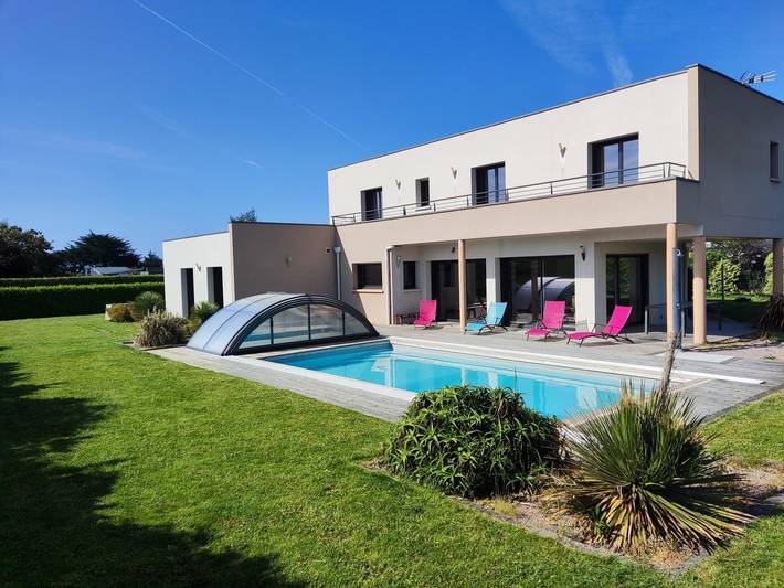 Gîte pour 10 personnes, avec Terrasse ainsi que Jardin et Piscine à Plurien