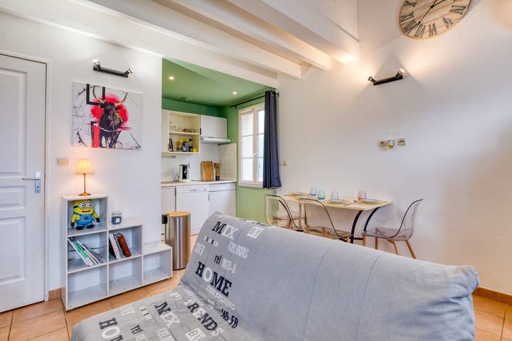 Holiday Home “Un Petit Coin De Paradis 35 m²” with Shared Pool, Wi-Fi & Air Conditioning in Gallargues-le-Montueux, Medelhavskusten (Frankrike)
