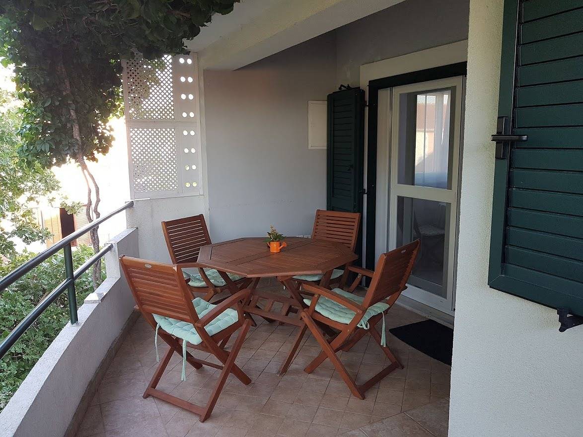 Ganze Wohnung, 3-Zimmer-Ferienwohnung mit Terrasse Srima - Vodice, Vodice A-18853-a in Srima, Šibenik-Knin
