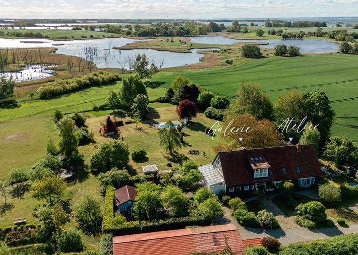 Ferienhaus für 12 Personen, mit Whirlpool und Terrasse sowie Garten und Pool in Poseritz