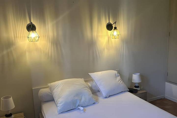 Location de vacances pour 5 personnes, avec balcon et jardin à Salles-Curan - 3