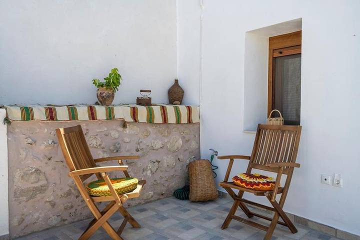 Location de vacances pour 4 personnes, avec vue ainsi que jardin et terrasse, animaux acceptés dans Palekastron