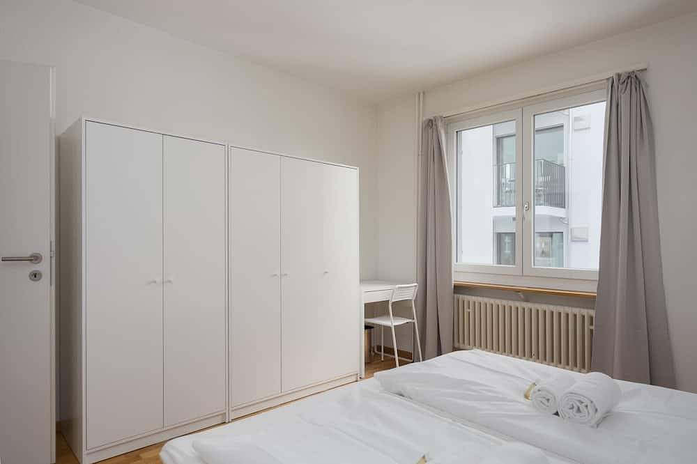 Entire apartment, Downtown Dream: 3.5Br with Balcony and Style Ba31 in Zurich, Zurich district