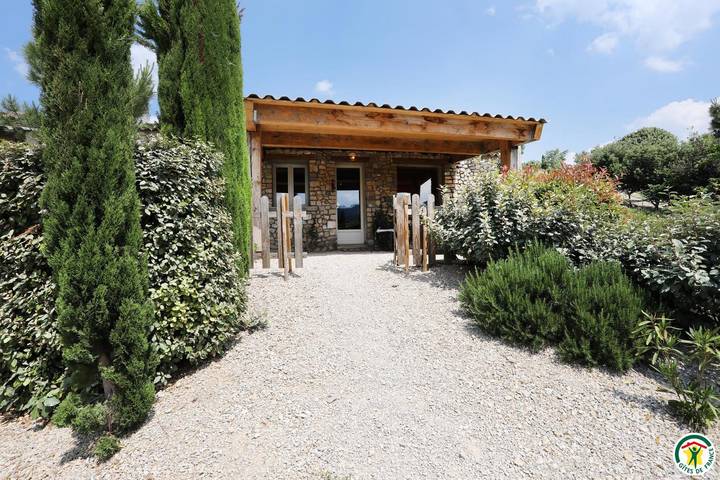 Gîte pour 2 personnes, avec terrasse ainsi que piscine et jardin à Saint-Sauveur-Gouvernet