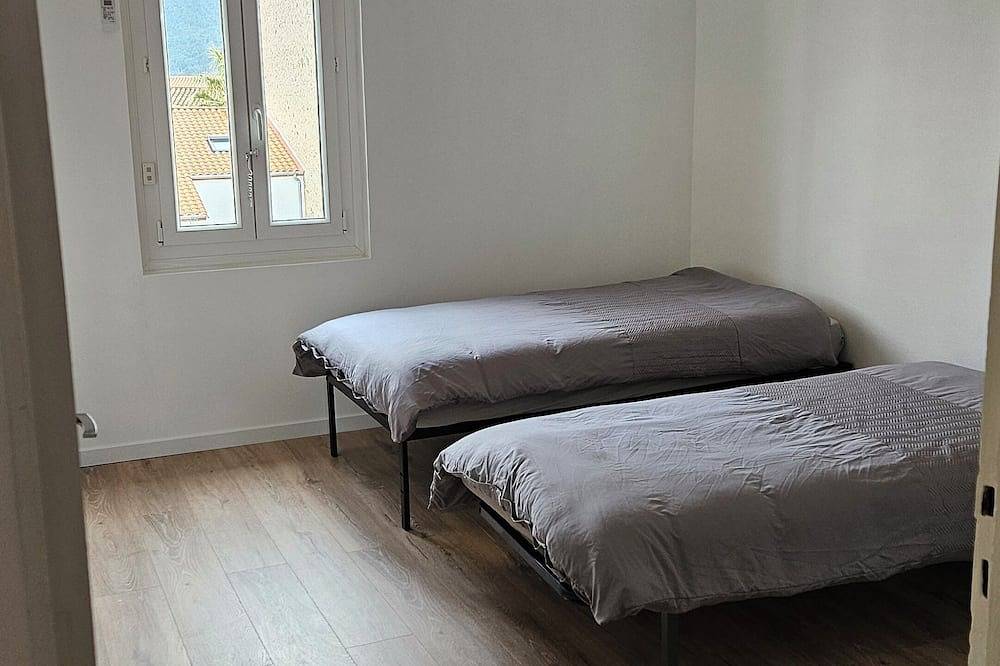 Entire apartment, Bohemian apartment in the center of town in Le Boulou, Céret region