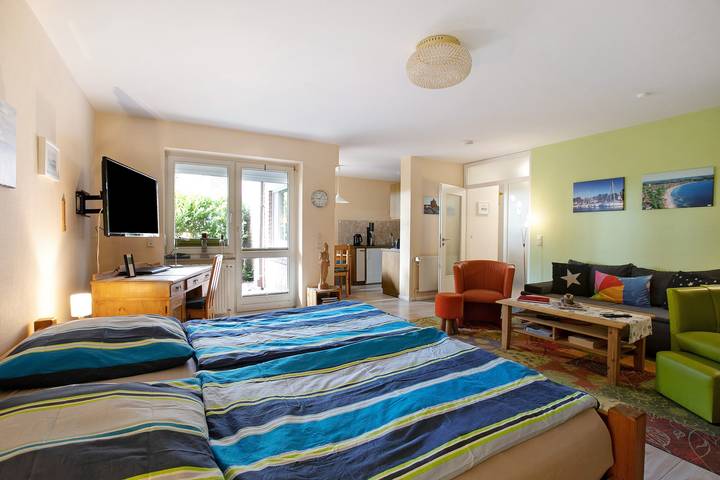 Ganzes Studio, Nah am Meer - Einzimmerapartment "Sonnengruß am Strand" mit Meerblick & Terrasse in Eckernförde, Rendsburg-Eckernförde
