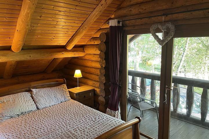 Nightingale Lodge, 2 Storey Scandinavian style lodge, Sleeps 8, Hot tub, Huge fishing deck in Tattershall, Lincolnshire
