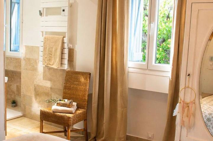 Location de vacances pour 8 personnes, avec Balcon ainsi que Jardin et Piscine à Tourrette-Levens - 3