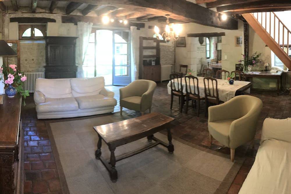 Grande maison familiale pour petits et grands au grand calme en Sud Touraine in Cussay, Région de Loches
