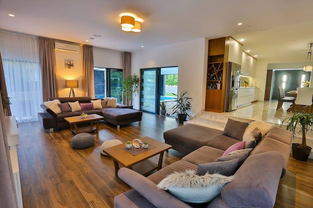 Villa Infinity- luxury residence near Split in Dugopolje, Dalmatinisches Zagora