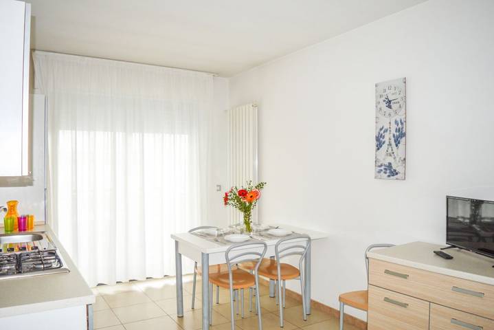 Gîte pour 6 personnes, avec balcon/terrasse et piscine à Pineto